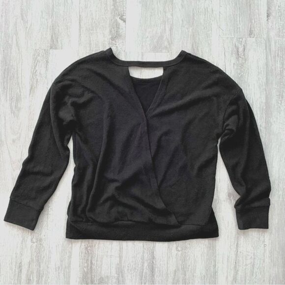 Women's Plus Size NWT Black Cozy Fleece Sweater with Back Cut Out 2X - Picture 2 of 3